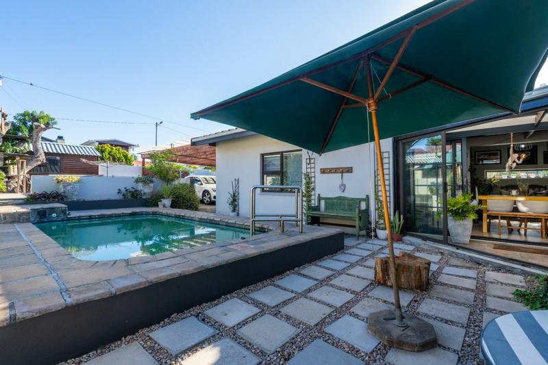 4 Bedroom Property for Sale in Linkside Western Cape